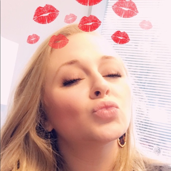 Meet your Posher, Rachel - Picture 2 of 3